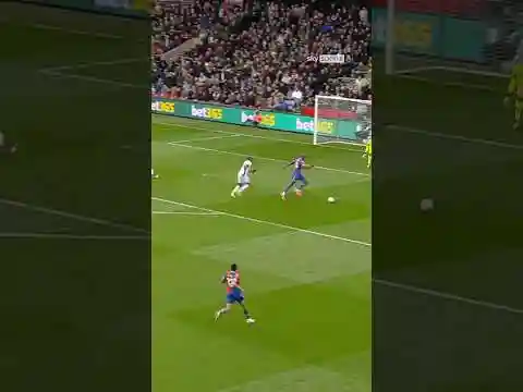 Watch Eze's STUNNING acrobatic goal against West Ham! 😰⚡