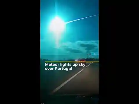 Meteor lights up sky over Portugal | AJ #shorts